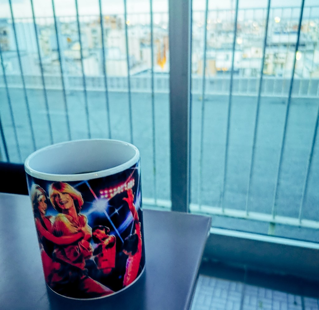 Discoteca, popcorn, football, fotoromanzi, jeans e t-shirt: i momenti più affascinanti dei film di Nino D’Angelo negli anni&nbsp;’80