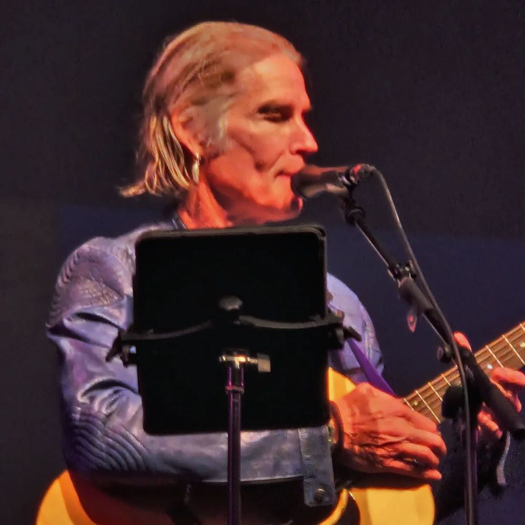 Ronn Moss Savoy-teatterissa – suloinen sunnuntai, jolloin Ridge laulaa ja aika&nbsp;pysähtyy